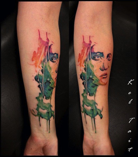 手臂彩色的抽象风格女性肖像纹身图案