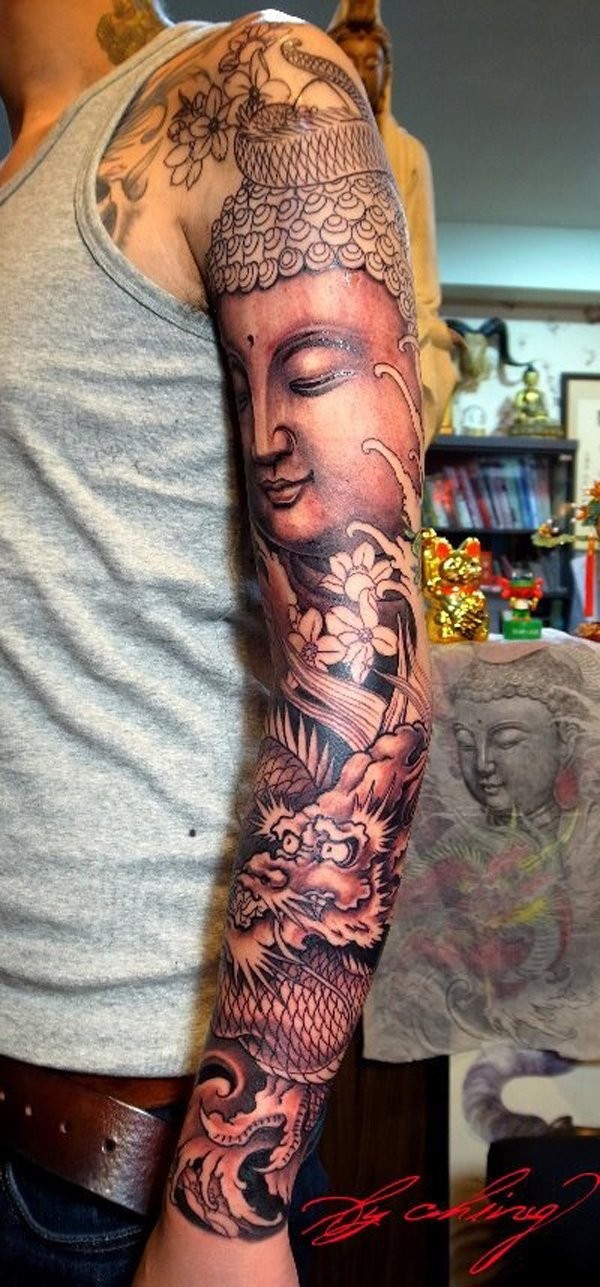 手臂巨大的3D龙和花朵如来佛祖雕像纹身图案