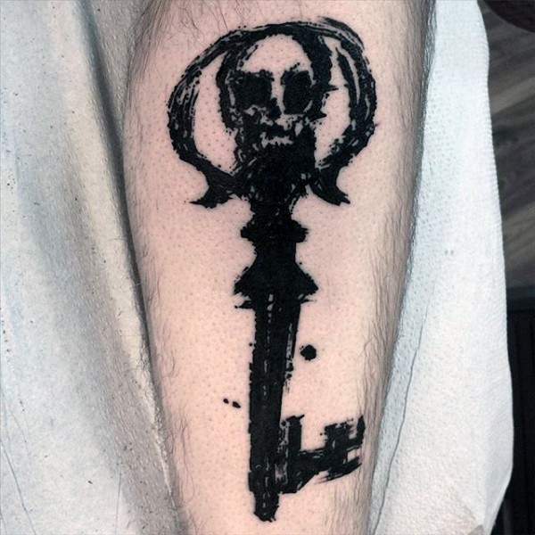 手臂很酷的黑色抽象骷髅钥匙纹身图案