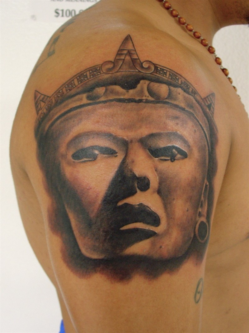 大臂3D彩色的玛雅雕像写实纹身图案