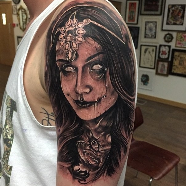 手臂3D黑白恶魔女人肖像和珠宝纹身图案