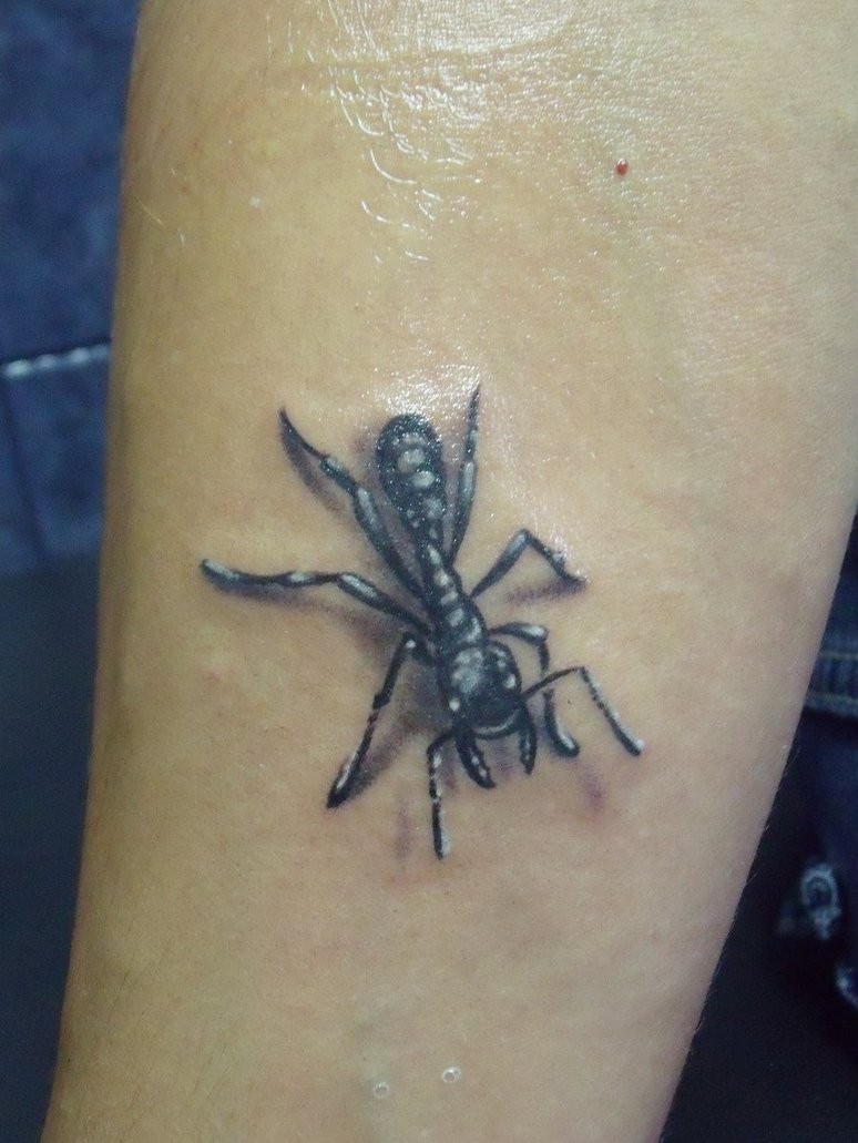 手臂黑白蚂蚁纹身图案