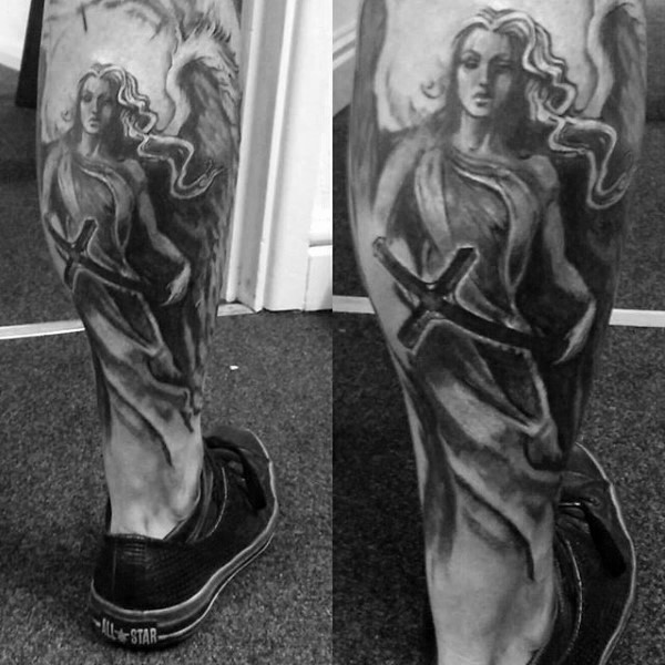 old school小腿黑白天使和十字架纹身图案