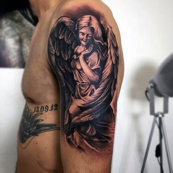 手臂简单的黑白可爱天使女子纹身图案