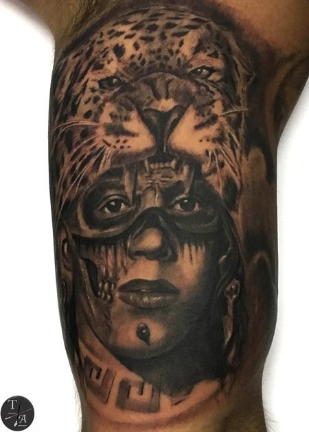 写实风格的部落男子和豹头彩色手臂纹身图案