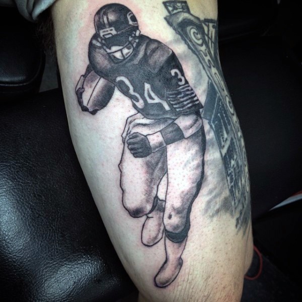 黑灰风格的美国足球运动员纹身图案