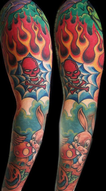 手臂卡通兔子和火焰骷髅彩色纹身图案