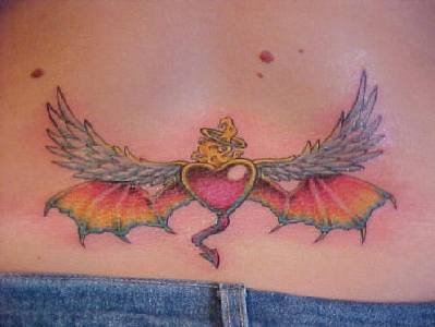 天使与魔鬼的翅膀与心形彩色纹身图案