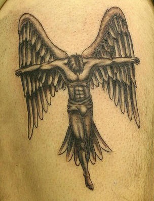 被钉在十字架上的黑色天使纹身图案