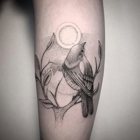 点刺风格黑色的小鸟和树枝手臂纹身图案