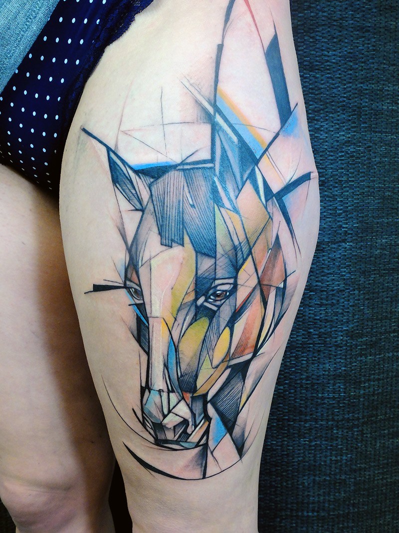 大腿令人难以置信的抽象多彩马头纹身图案