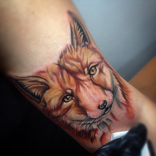 彩色的3D个性狐狸头纹身图案