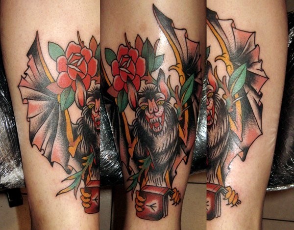 old school彩色的吸血蝙蝠和花朵手臂纹身图案