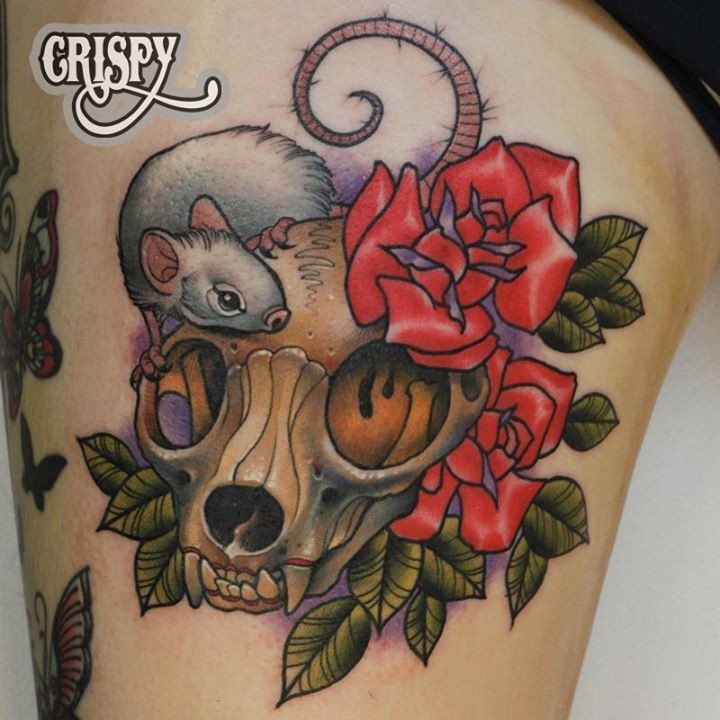 大腿彩色可爱的动物头骨与老鼠玫瑰纹身图案