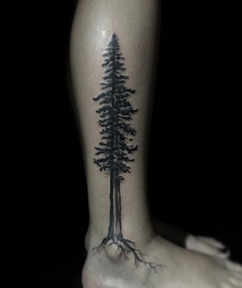 难以置信的黑色孤独大树脚踝纹身图案