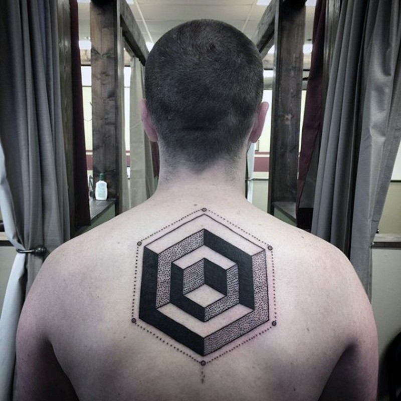 男性背部点刺3D几何图形纹身图案