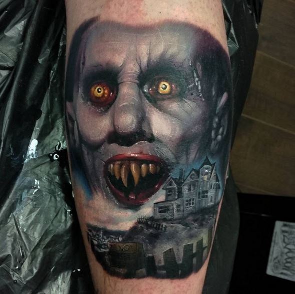 恐怖风格彩色吸血鬼与房子手臂纹身图案