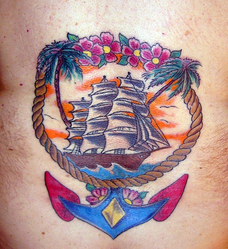 彩色的帆船和船锚花朵纹身图案