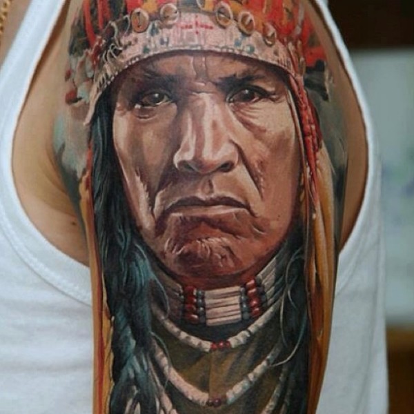 手臂丰富多彩的写实北美土著武士肖像纹身图案