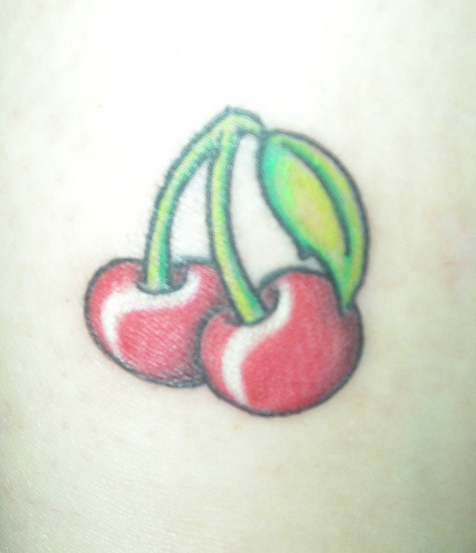 红色的樱桃脚踝纹身图案