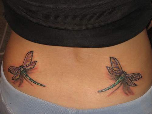 背部3D两只彩色蜻蜓纹身图案