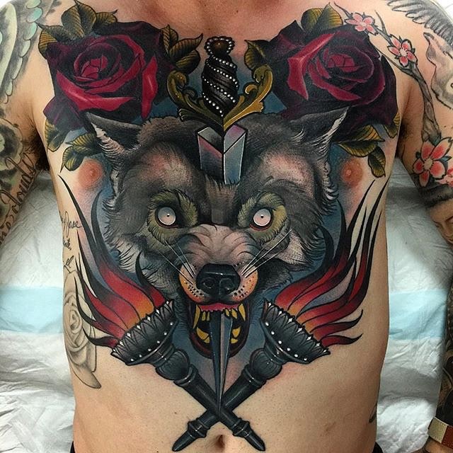 胸部美国传统彩色狼与匕首和火把纹身图案