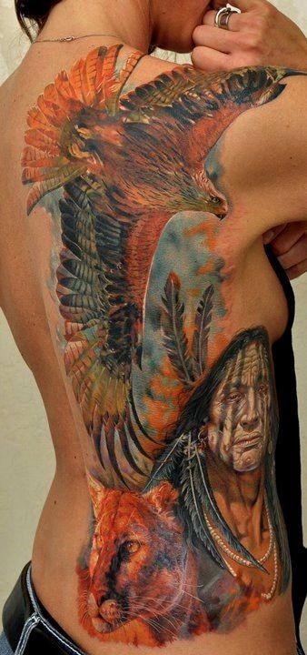 背部彩色老印第安人与鹰和美洲豹纹身图案