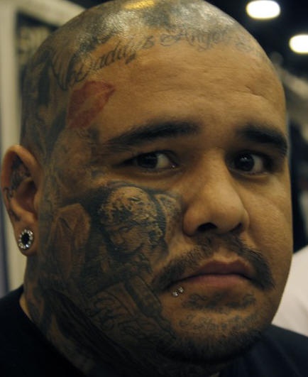 男性脸部个性的天使纹身图案