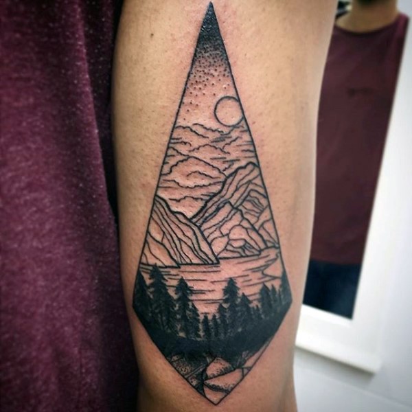 简单的黑色山湖与森林手臂纹身图案