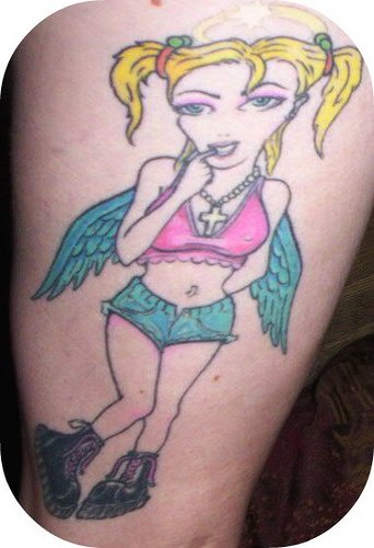古怪的女孩和天使翅膀纹身图案
