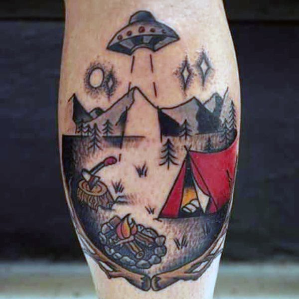 小腿有趣的卡通画帆船与人类营地纹身图案