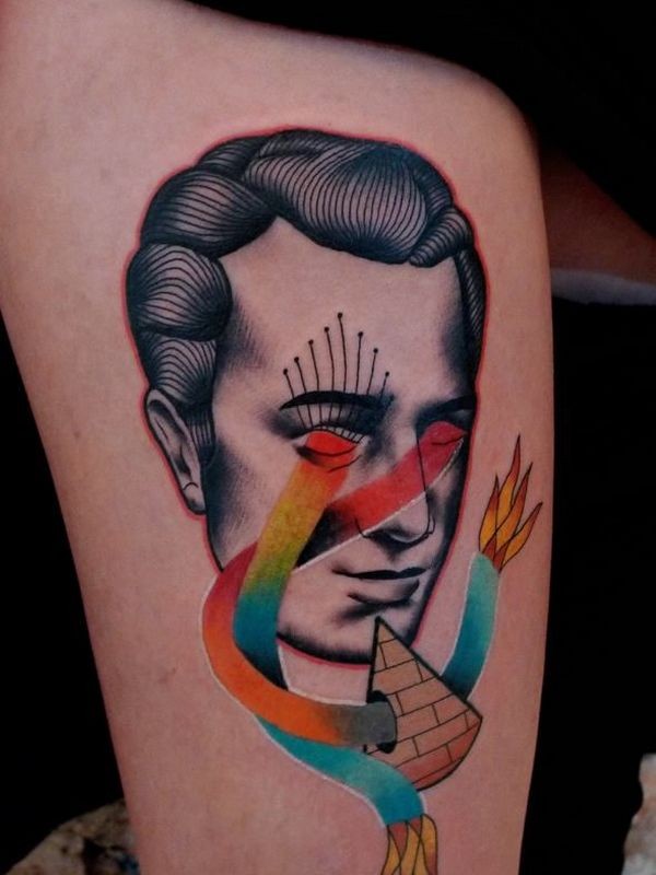 手臂超现实主义风格的彩色男性人头纹身图案