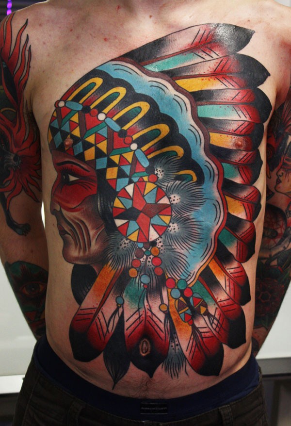 腹部巨大的传统印度酋长头像彩色纹身图案