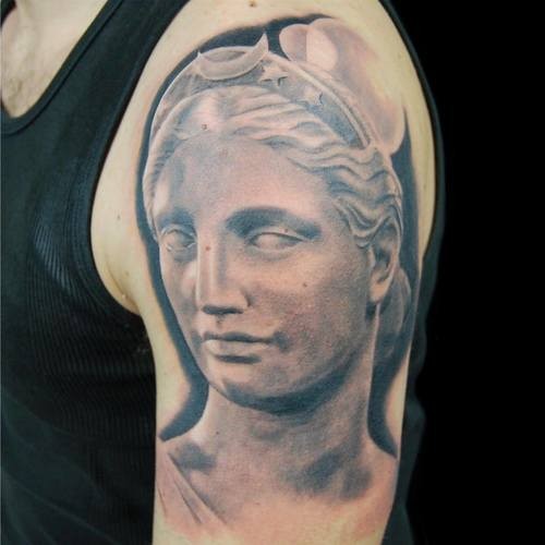 手臂3D风格的古怪女人雕像纹身图案