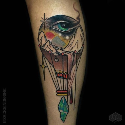 手臂抽象风格的彩色热气球与眼睛纹身图案