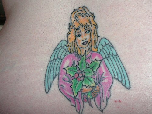 天使女孩和藤蔓植物彩色纹身图案