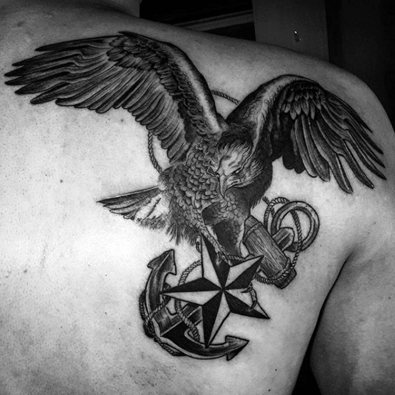 背部壮观的航海主题黑白鹰与船锚星星纹身图案