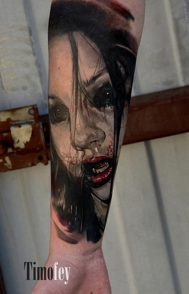 手臂可怕的彩色血腥吸血鬼女人纹身图案