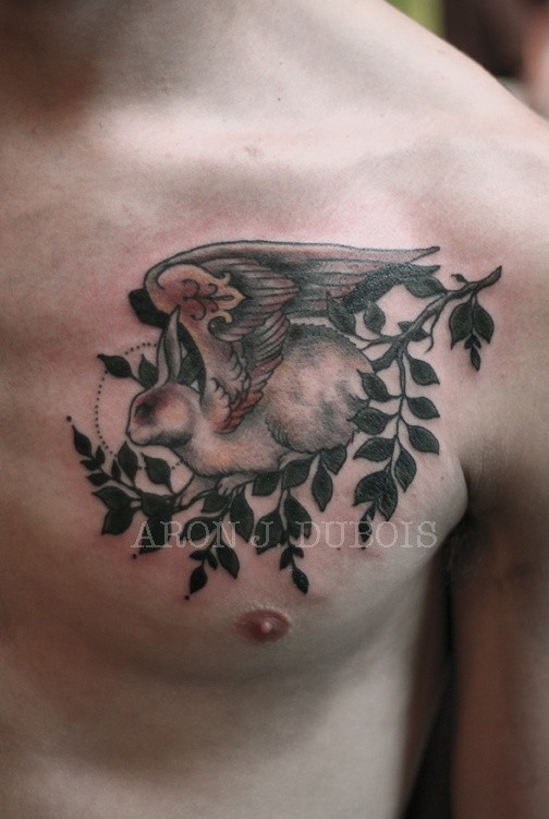 old school胸部彩色幻想动物与翅膀和树枝纹身图案