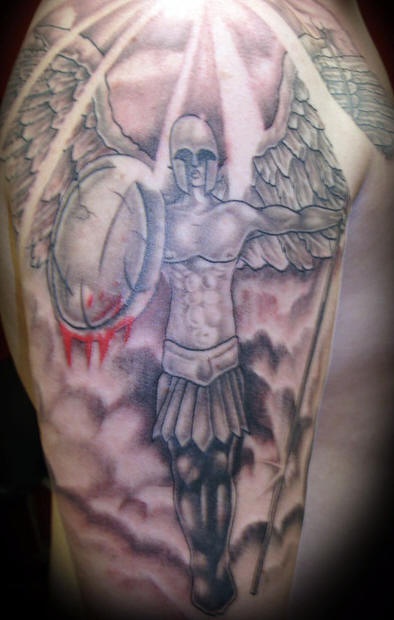 战士天使与盾牌纹身图案