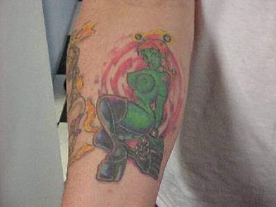 绿色的裸体外星人女孩纹身图案