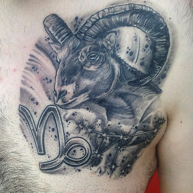 胸部3D黑白山羊头和符号纹身图案
