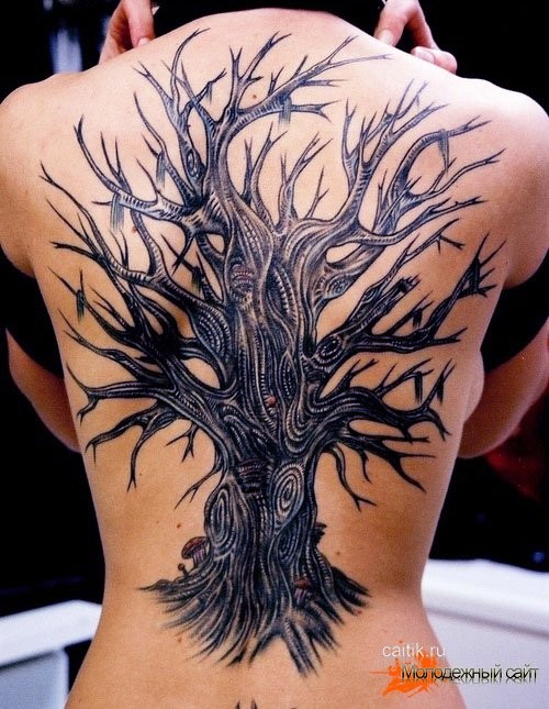 背部惊人的大树个性纹身图案