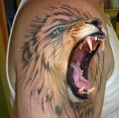 大臂令人难以置信的半卡通半逼真彩色狮子纹身图案