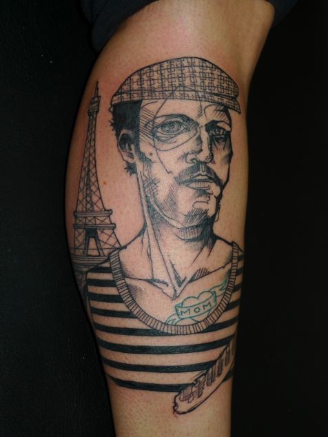 old school法国男子与埃菲尔铁塔手臂纹身图案