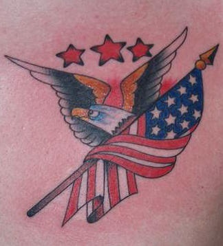星星鹰和美国国旗纹身图案