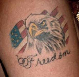 自由鹰和美国国旗纹身图案