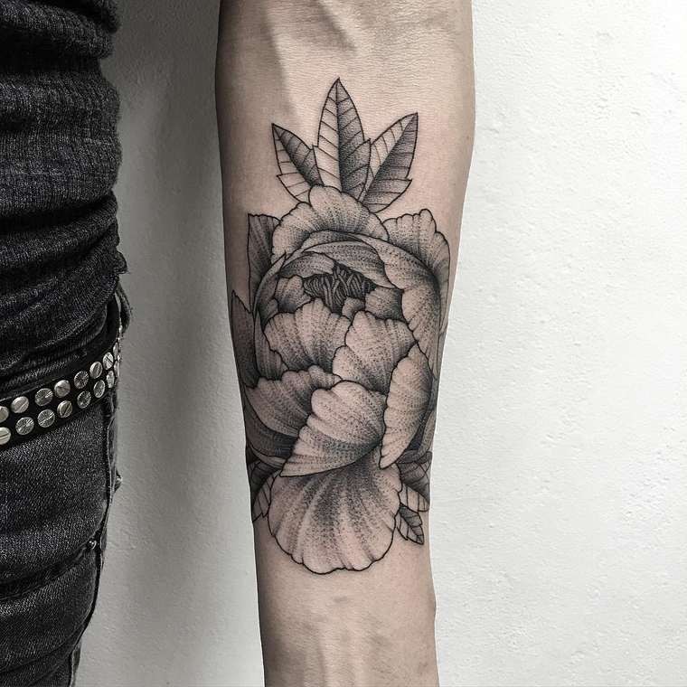 手臂黑色线条自然的花卉纹身图案