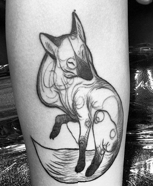 小臂黑色的抽象狐狸纹身图案