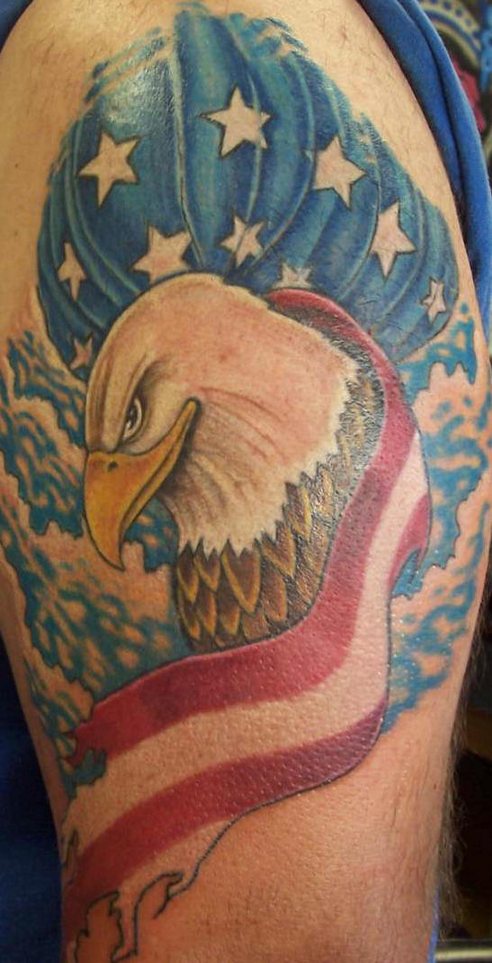美国国旗与鹰纹身图案
